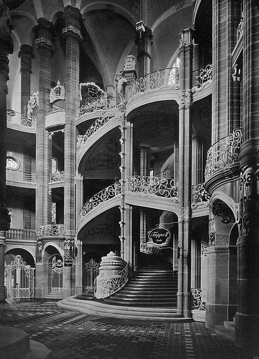 Haupttreppenhaus des Amtsgericht Berlin Mitte