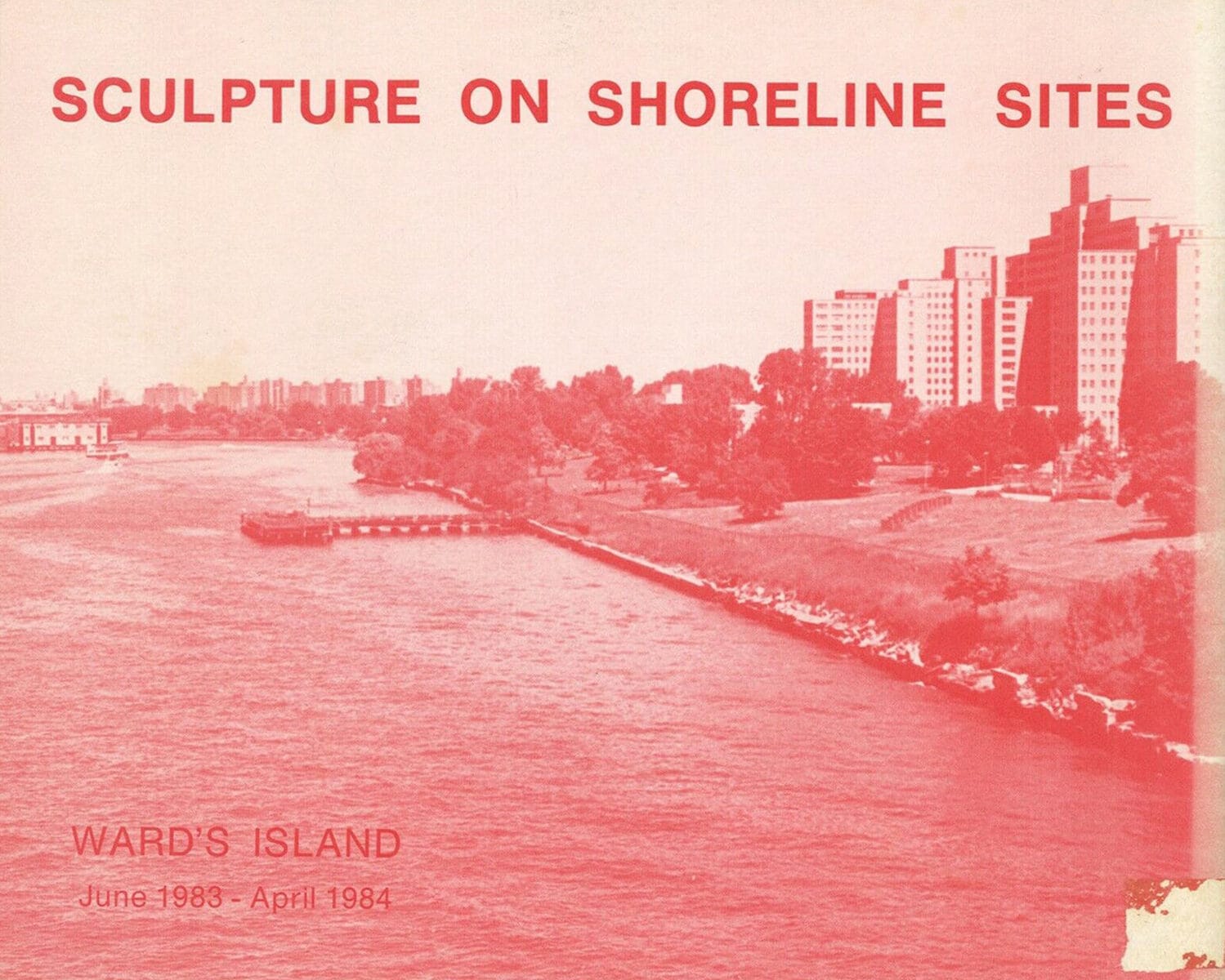 Ansicht des Ausstellungskatalogs von „Sculpture on Shoreline Sites“ auf Ward’s Island, New York, New York, 1983-1984