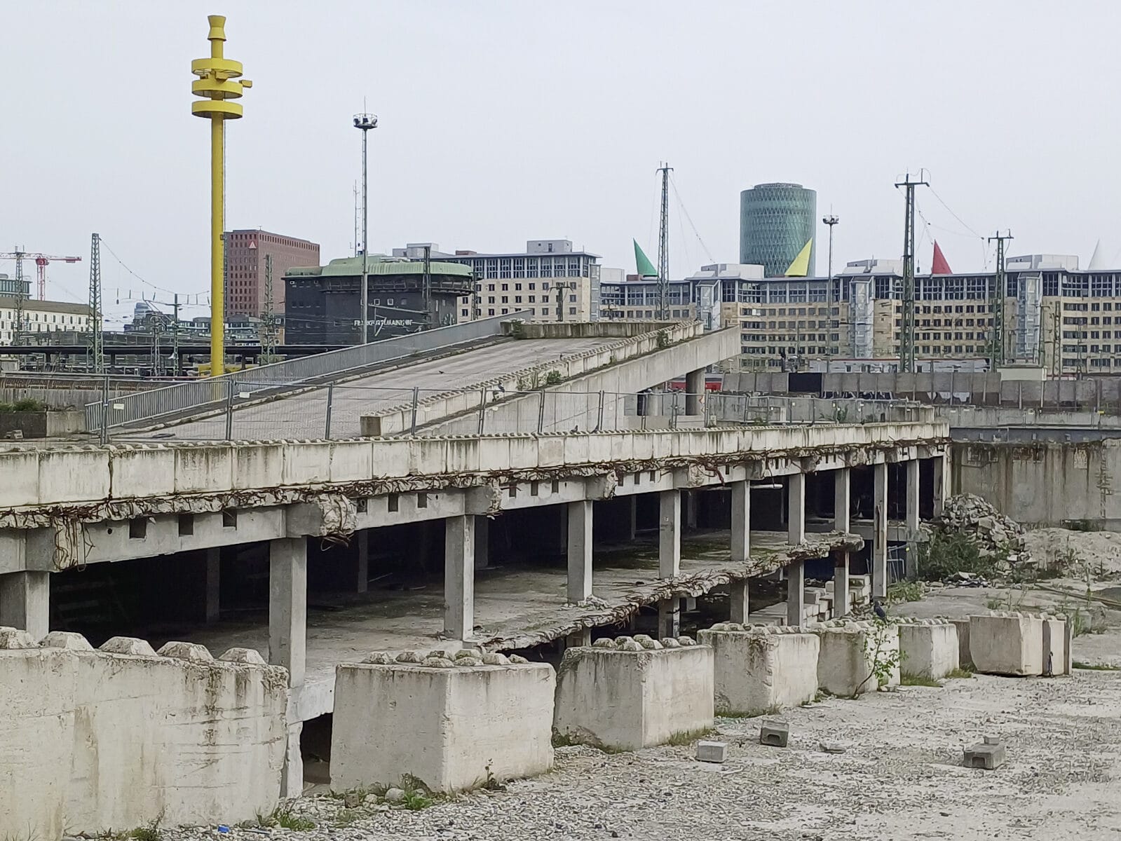 Prof. Dr. Susanne Heeg 1 Aufbau und Abriss am Hauptbahnhof Frankfurt, 2024